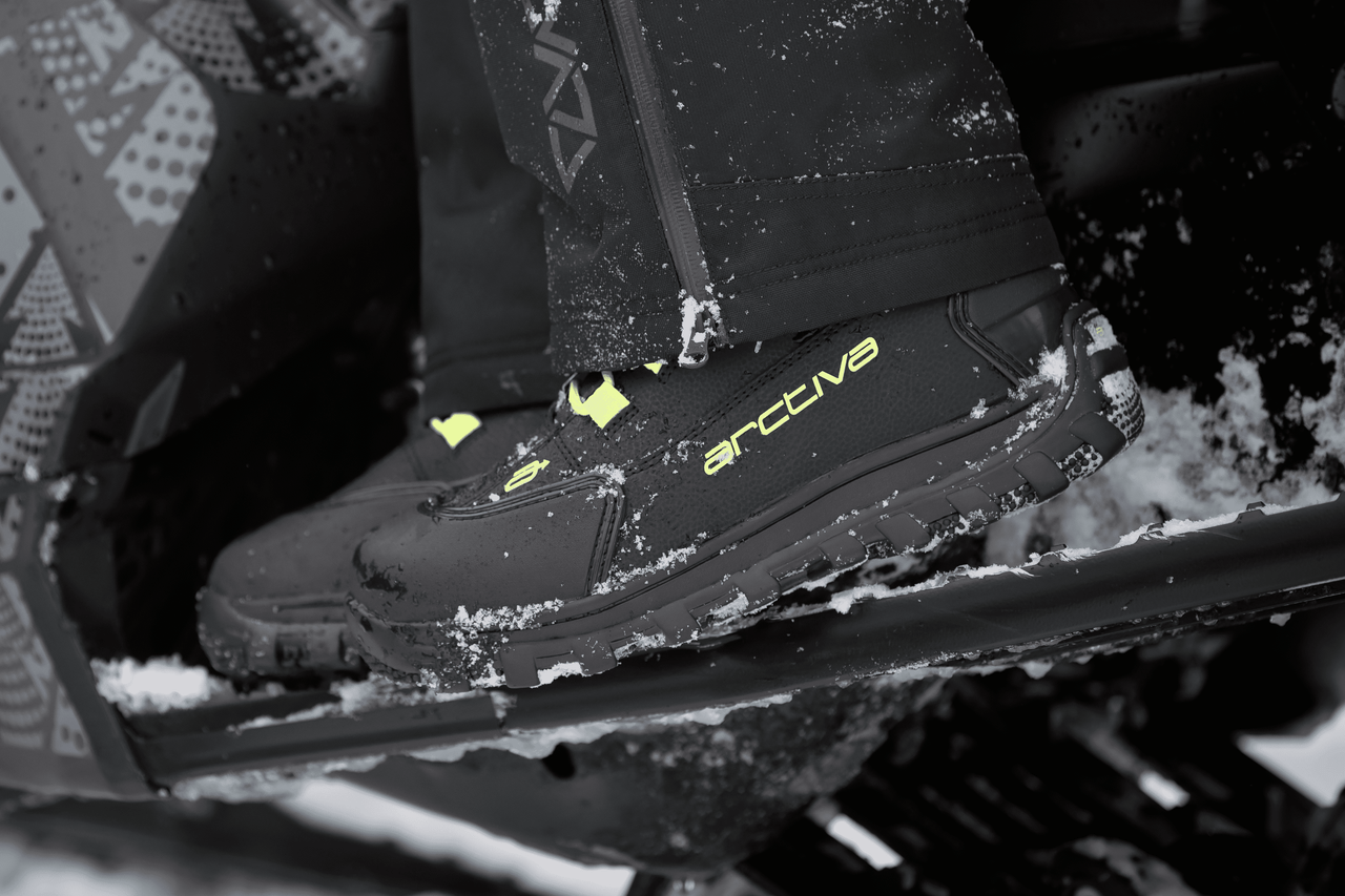 Arctiva-Advance-Snow-Boots-black-hi-viz-pic