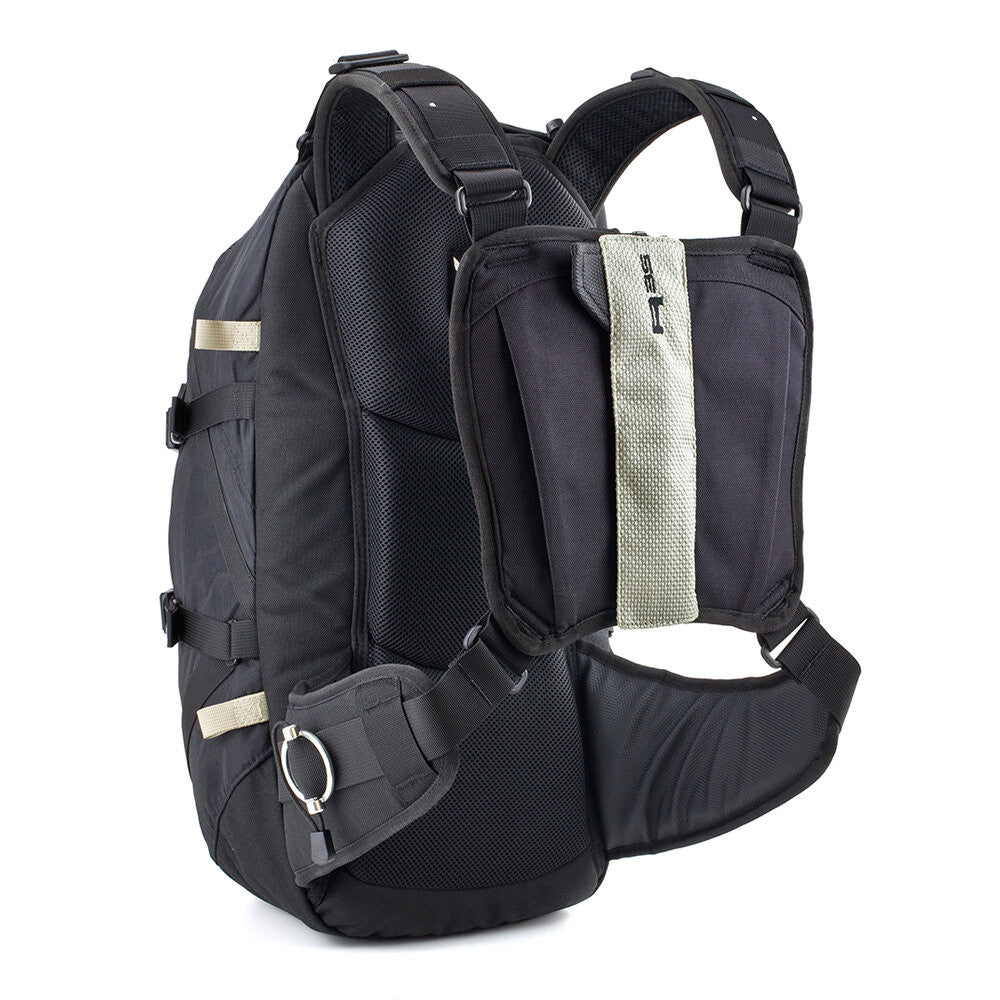 Kriega-R35-Riding-Backpack-harness