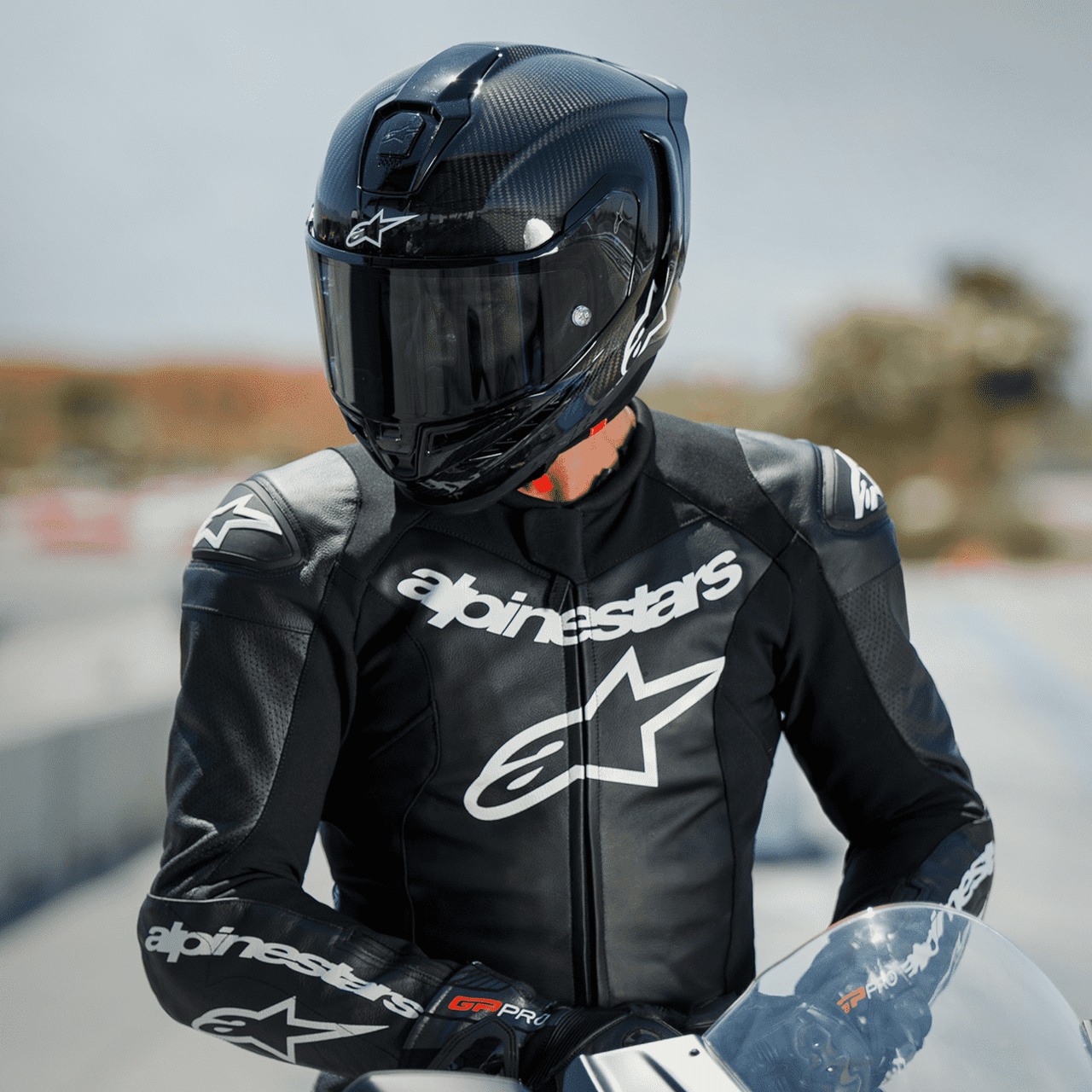 Alpinestars-Supertech-R10-Solid-Full-Face-Motorcycle-Helmet-Carbon-Black-pic-2