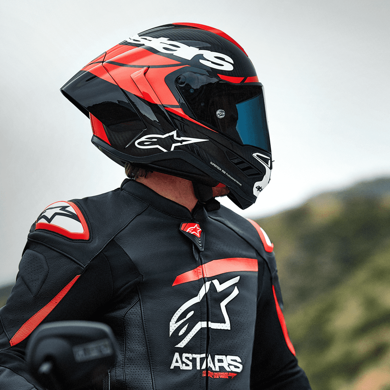 alpinestars-supertech-r10-element-full-face-motorcycle-racing-helmet-carbon-red-white-pic1