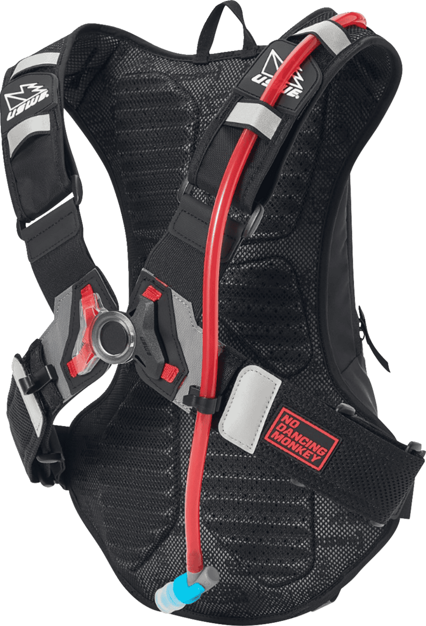 uswe-moto-hydro-8l-hydration-pack-factory-grey-black-detail-4