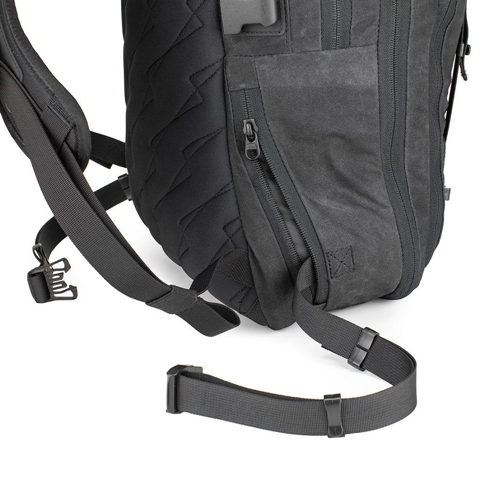 Kriega-Roam-34-Riding-Backpack-details